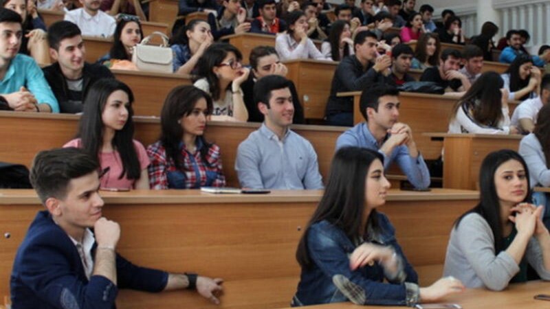 958 students changed their major this year