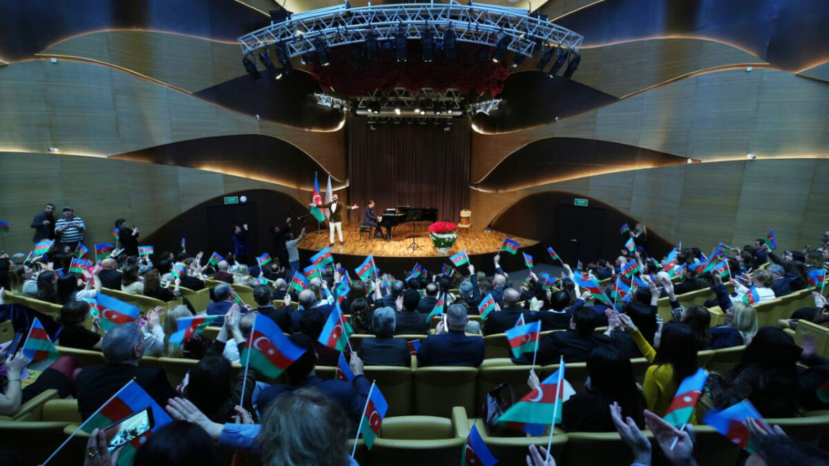 İlk dəfə sırf QHT-lər üçün bayram konserti proqramı təşkil olunub