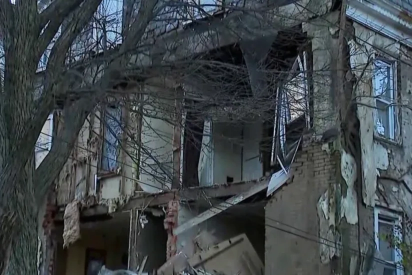 Explosion in a residential building kills three people