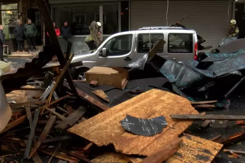 45 Trees Uprooted and 89 Roofs Collapsed in Istanbul Due to Storm