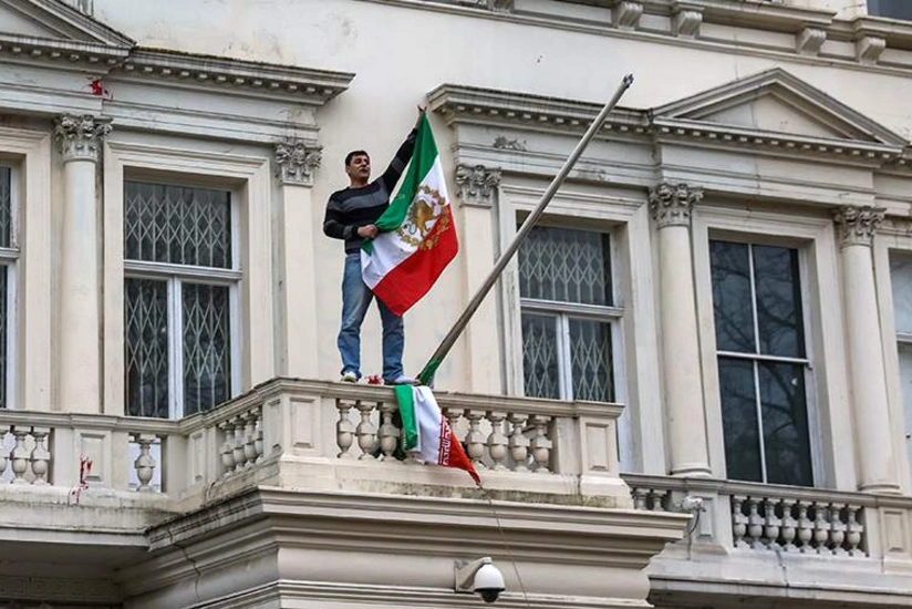 Plaque of Iranian consulate in Milan dismantled