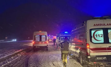 Passenger bus crashes into truck in Turkey, 13 injured