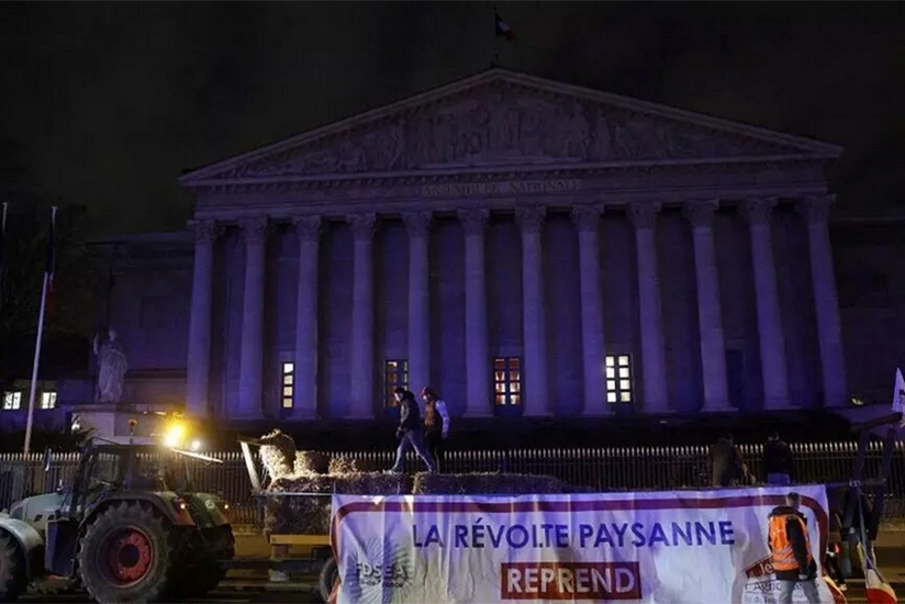 Farmers Enter French Ministry of Agriculture Grounds