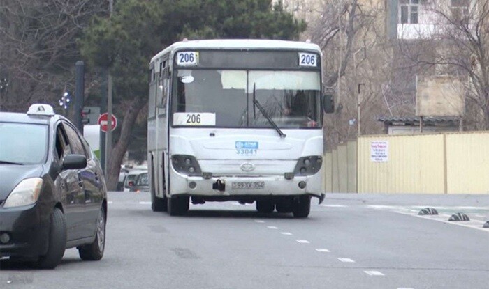 Did this bus in Baku move on 3 wheels? – Video