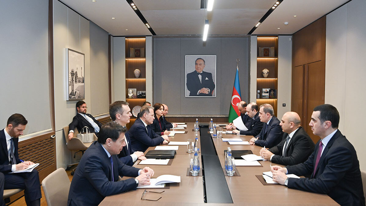 Ceyhun Bayramov Meets with Italian Deputy Foreign Minister, Political Consultations Held