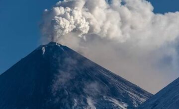 Mount Marapi erupts, spewing ash to a height of 4.5 km