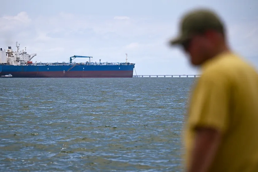 “Bloomberg”: Tankers carrying Russian oil remain at sea after India refuses supply