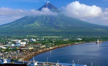 Strong earthquake hits the Philippines