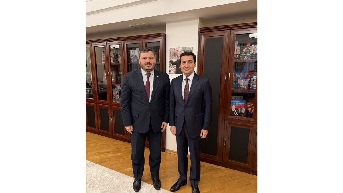 Hikmat Hajiyev discusses strengthening strategic partnership with Ukrainian Ambassador