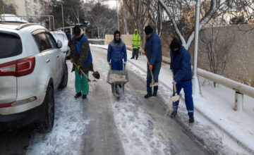 Snow cleaning is carried out in Baku since yesterday