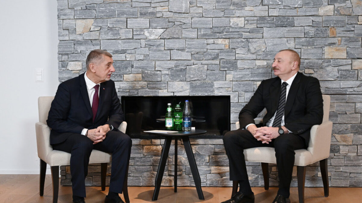 President Ilham Aliyev met with the Prime Minister of the Czech Republic in Davos