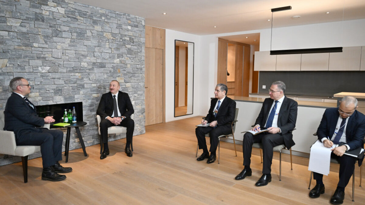 President meets with President for Europe, Middle East and Africa of “Dell Technologies” in Davos