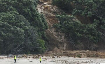 Floods and landslides occur in New Zealand