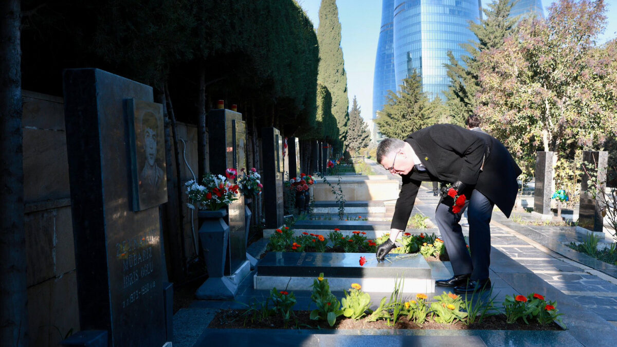 Israeli Foreign Minister visits Alley of Martyrs and Victory Park