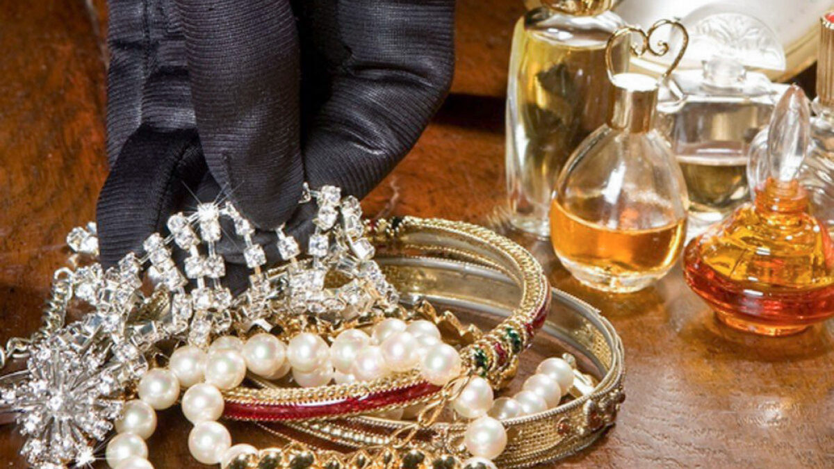 38,000 AZN worth of gold stolen from an apartment in Yasamal