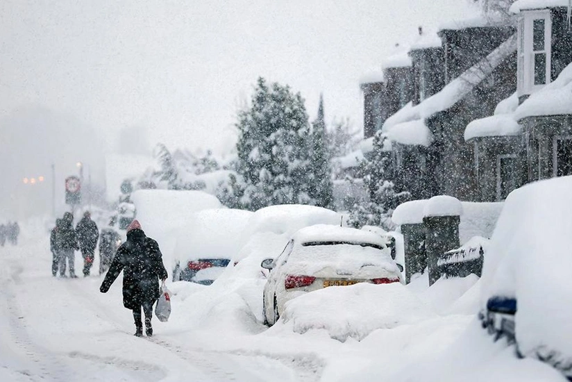 Adverse weather paralyzes transport in Western Europe, casualties reported