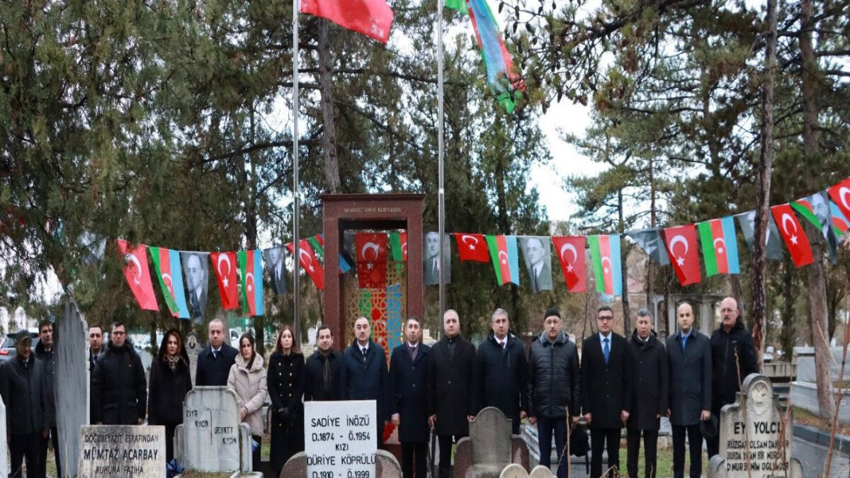 Azerbaijan’s Ambassador to Turkey Visits the Grave of Muhammad Amin Rasulzadeh