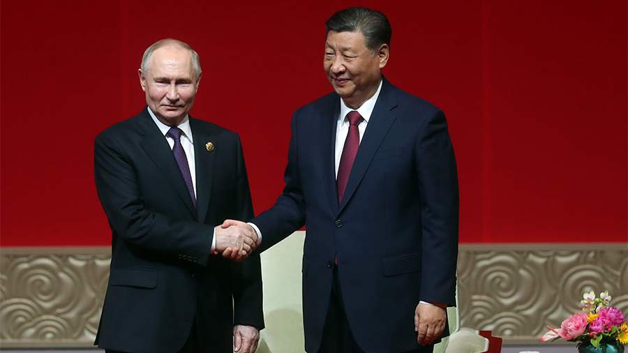 Xi Jinping Invites Putin to APEC Summit in China