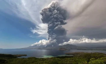 Volcanic eruption occurs in Indonesia