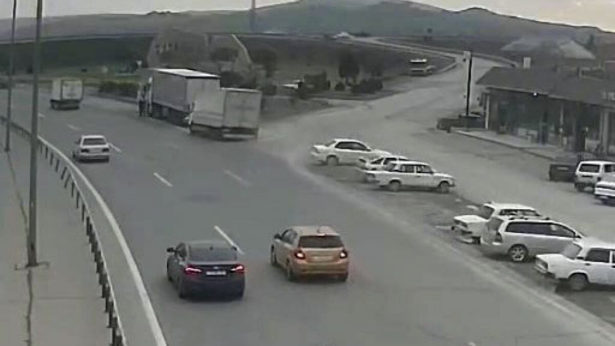 Two trucks collide, 1 injured – VIDEO