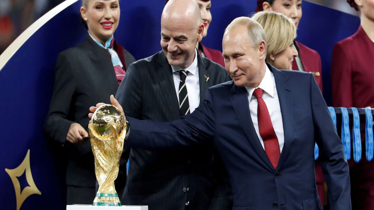 FIFA President Supports Lifting Ban on Russia