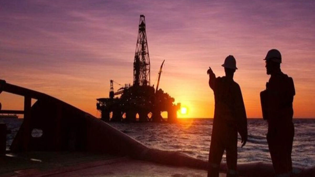Oil prices continue to fall in world markets