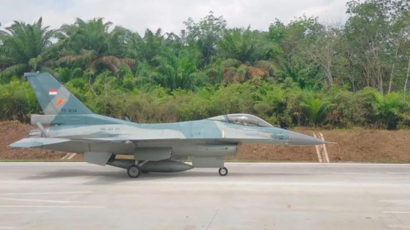 Indonesia Turns Highways into Airstrips for Fighter Jets
