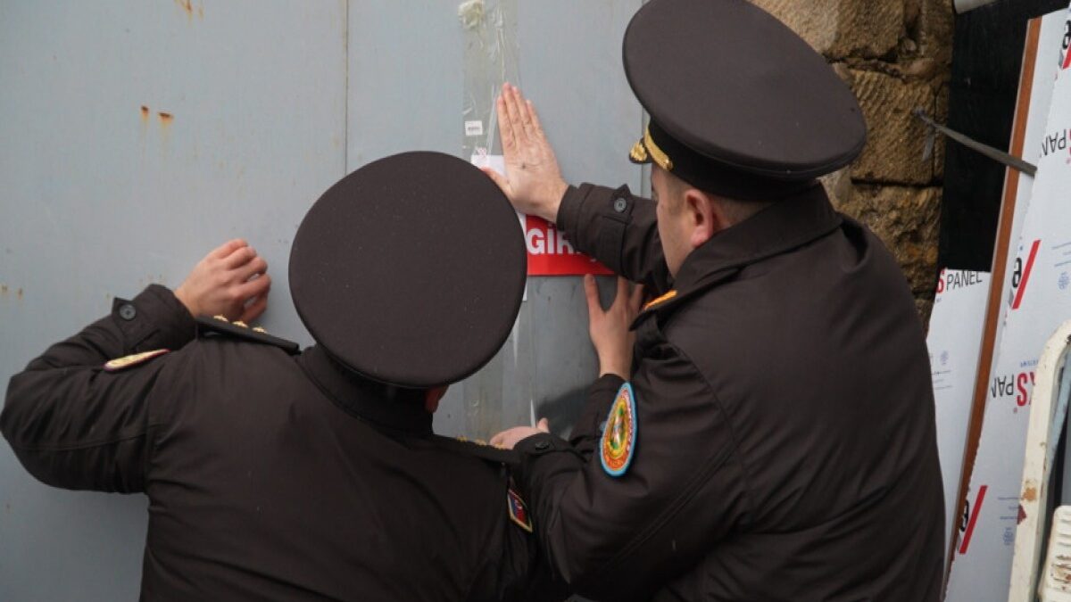 Fire-hazardous furniture workshop shut down in Baku