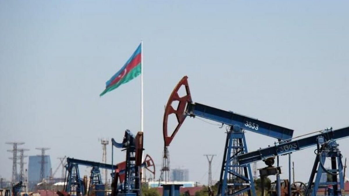Azerbaijani oil slightly cheaper