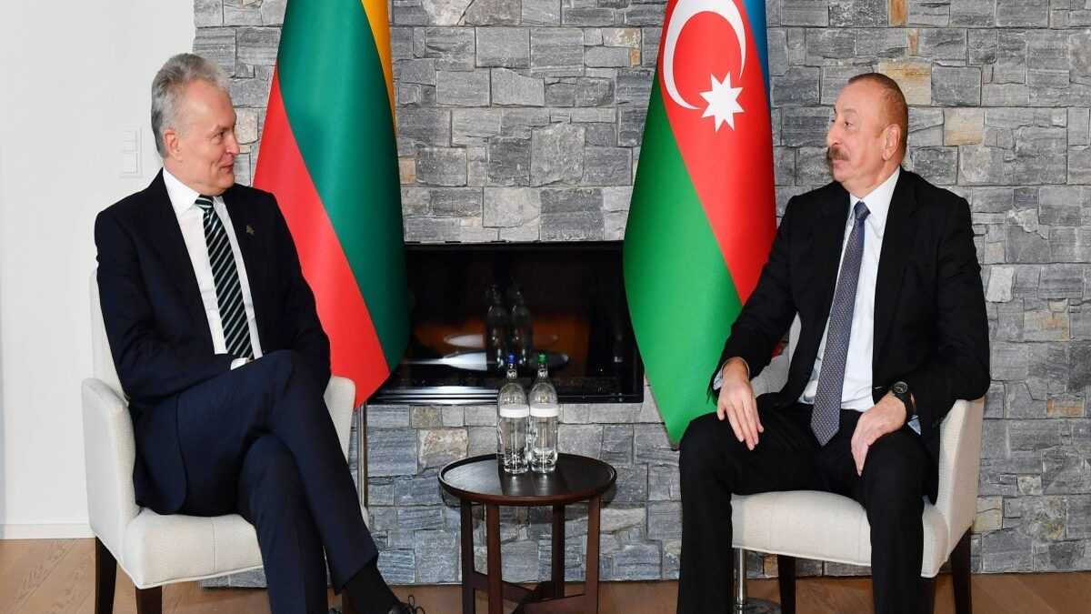 President Ilham Aliyev congratulates his Lithuanian counterpart