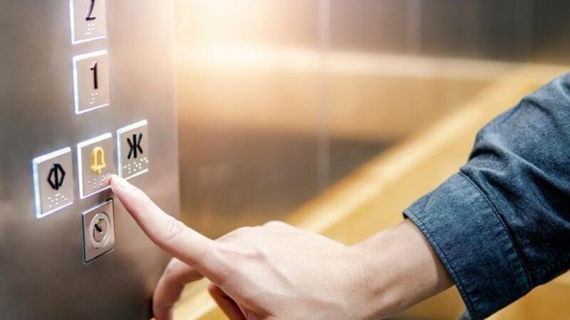 Teenager rescued after being stuck in an elevator in Binagadi – VIDEO