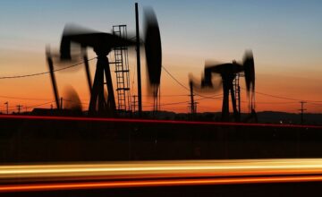 Oil prices fall in world markets