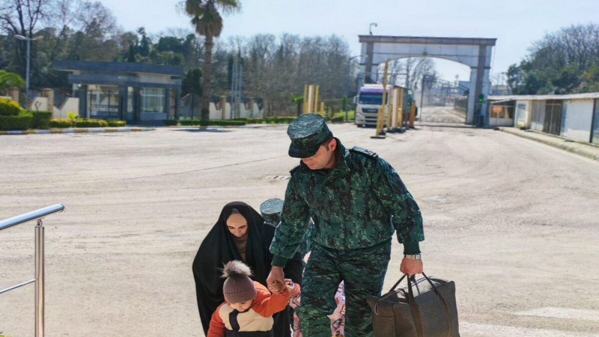 1761 people evacuated from Iran via Azerbaijani border to date