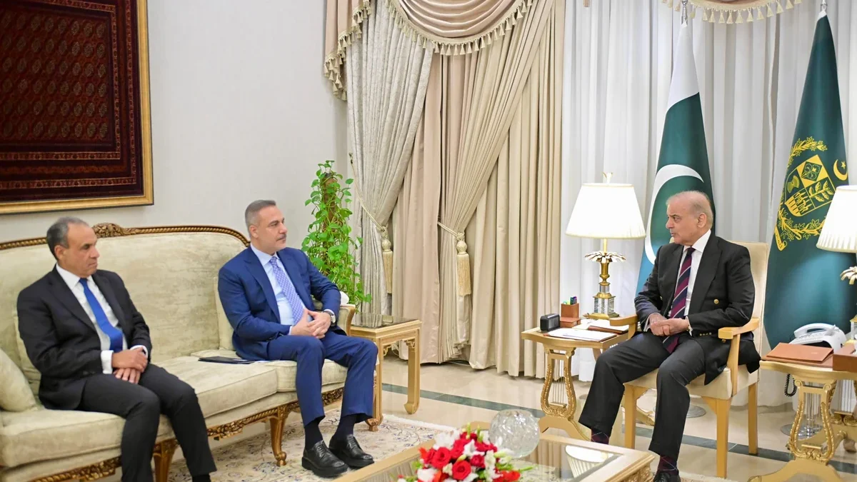 Pakistan’s Prime Minister Discusses Bilateral Relations with Turkish Foreign Minister