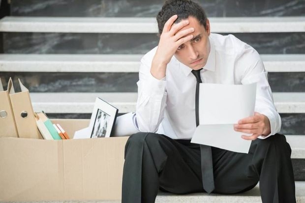 How many unemployed people are there in the country?