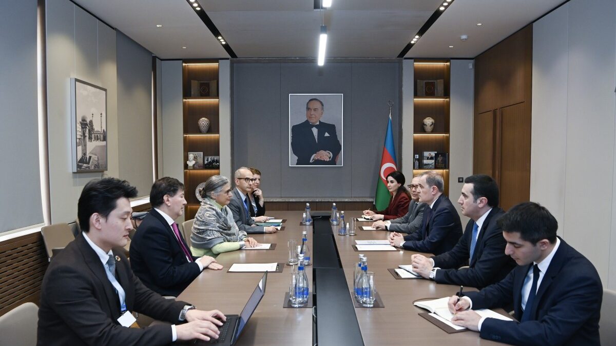 Jeyhun Bayramov met with the Executive Director of the UN Human Settlements Programme