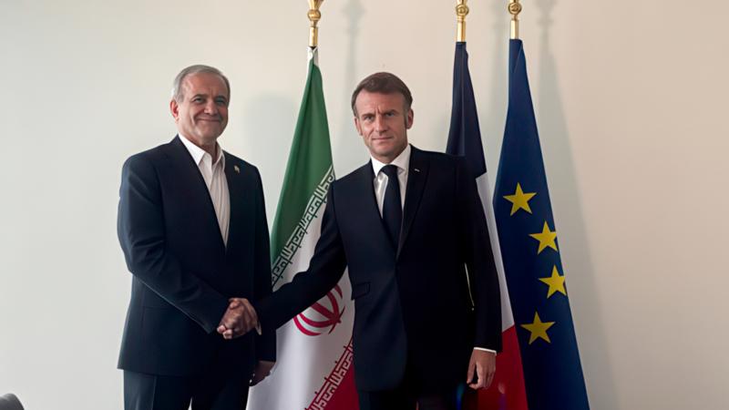 Pezeshkian and Macron held a meeting