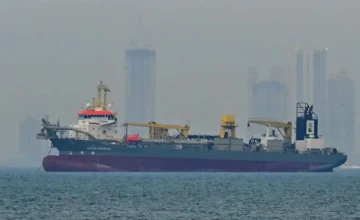 Iran closed, Trump reacted harshly: Oil tankers hit in the Strait of Hormuz