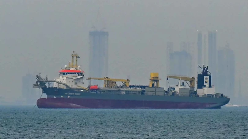 Iran closed, Trump reacted harshly: Oil tankers hit in the Strait of Hormuz
