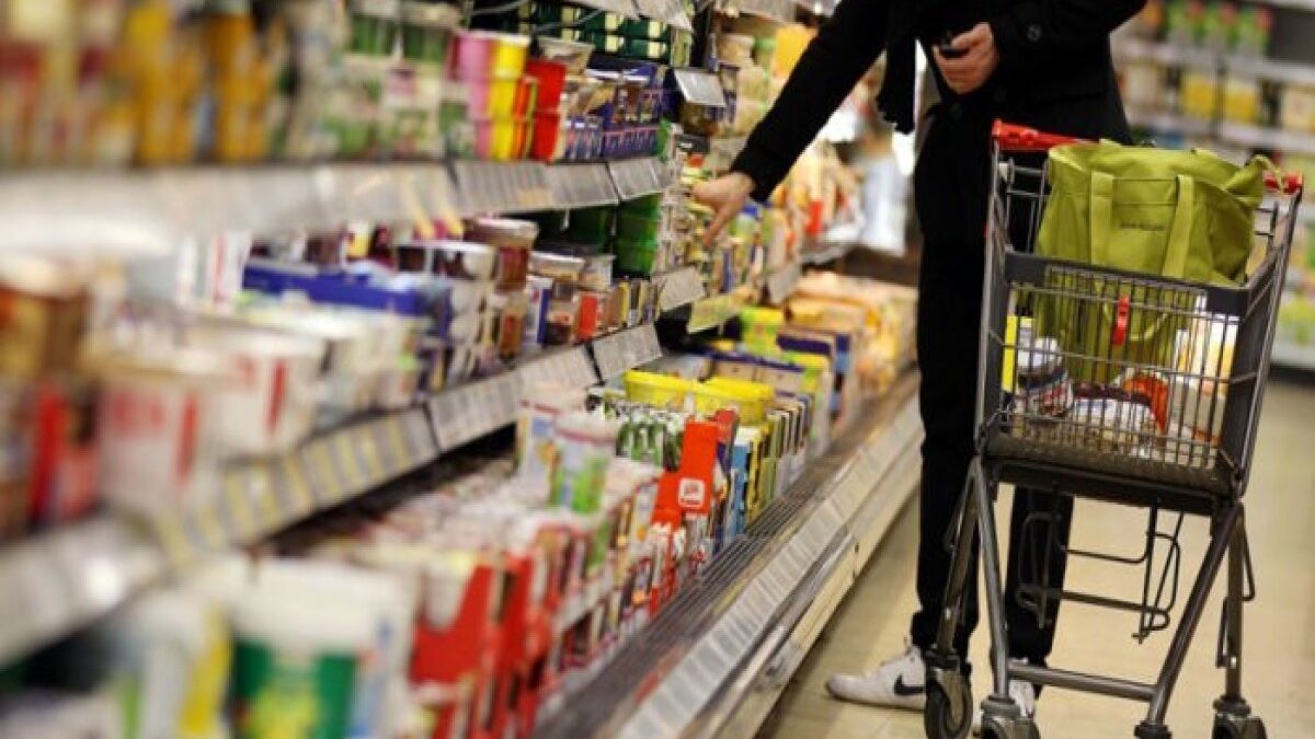 Iran bans food product exports