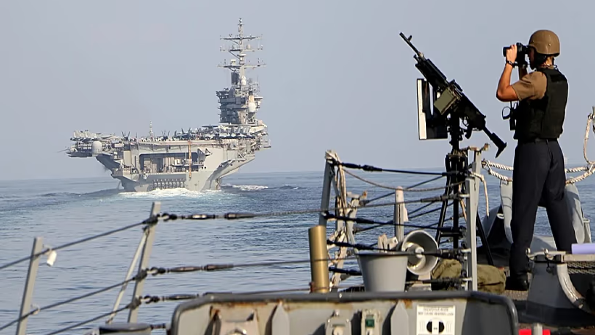 SEPAH warns: We are awaiting US forces in the Strait of Hormuz