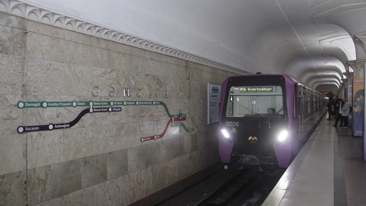 Congestion in Baku Metro