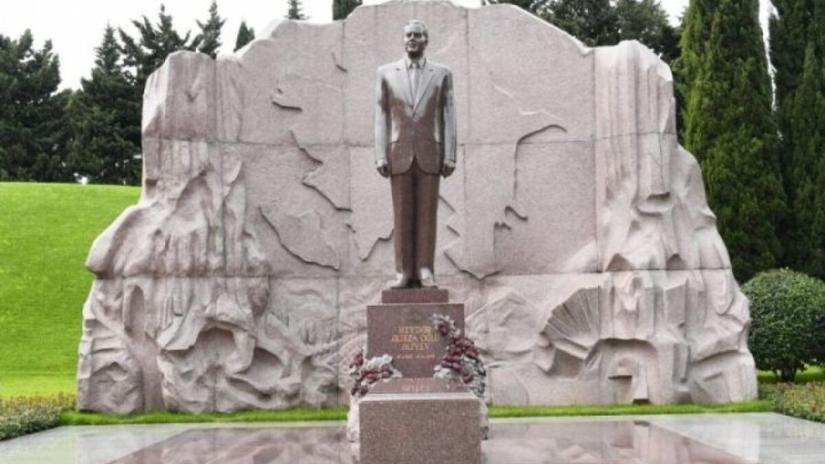 President of Latvia visited the grave of National Leader Heydar Aliyev