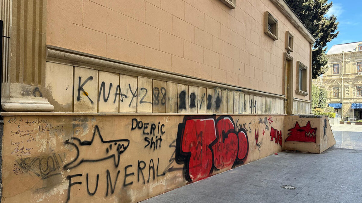 Individuals who drew graffiti on the wall of Nizami Cinema Center were detained