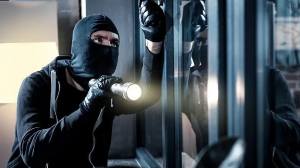 12000 Manat Mobile Phone Stolen in Baku