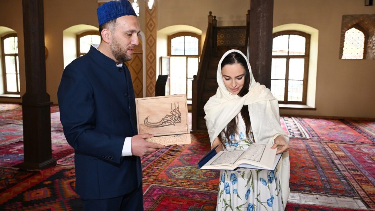 Leyla Aliyeva and Arzu Aliyeva visited the Khan Mosque in Shaki
