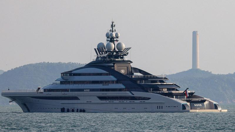 Russian superyacht passes through the Strait of Hormuz despite blockade