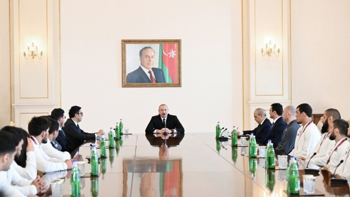 President Ilham Aliyev received the wrestlers who became champions in the team standings at the European Championship