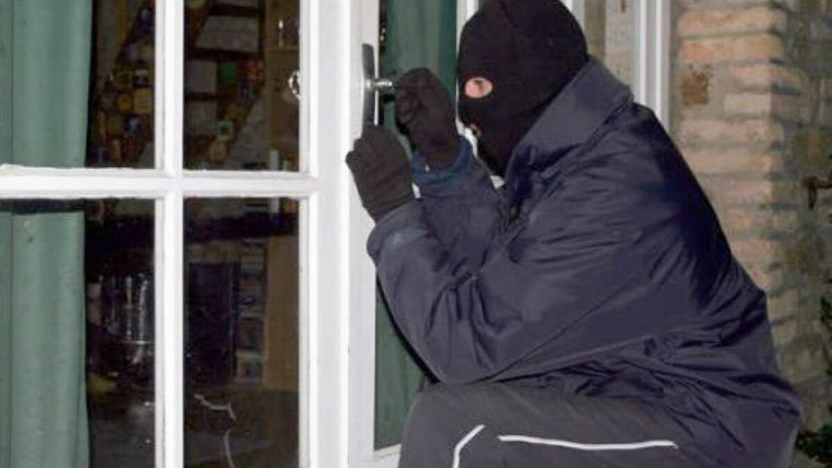 9 thousand manats stolen from a house in Sabunchu