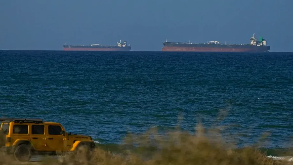 “Tasnim”: Iran warns of possible closure of the strait due to US blockade